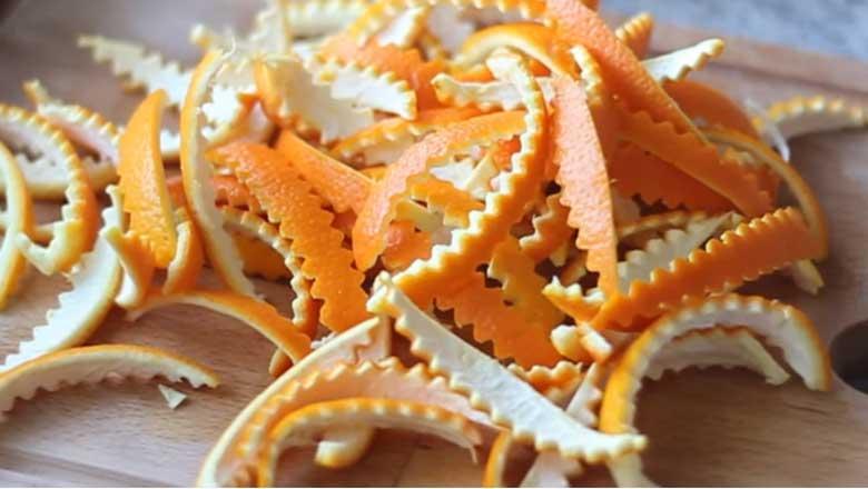 Cách làm mứt vỏ cam sấy khô: Sơ chế vỏ cam