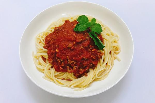 Sốt thịt bò bằm cà chua mì Ý