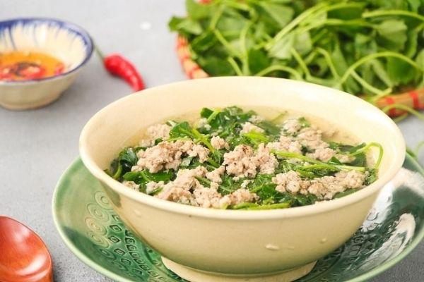 Công thức nấu canh rau má với thịt bằm bổ dưỡng