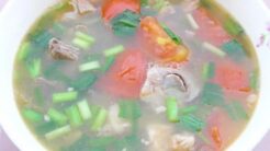 Cách Nấu Canh Sườn Chua: Tạo Cảm Giác Ngon Miệng Cho Bữa Ẩm Gia Đình